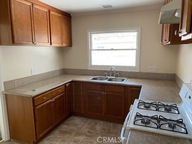 Detail Gallery Image 6 of 17 For 722 W Palmyra Ave, Orange,  CA 92868 - 2 Beds | 1 Baths