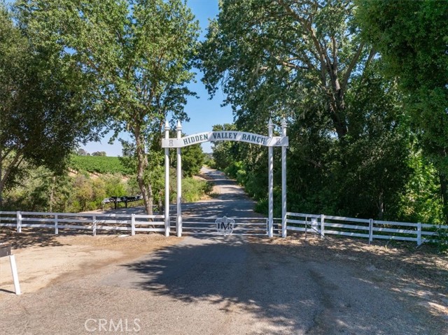 Detail Gallery Image 7 of 70 For 2725 Oak View Rd, Templeton,  CA 93465 - 5 Beds | 3/1 Baths