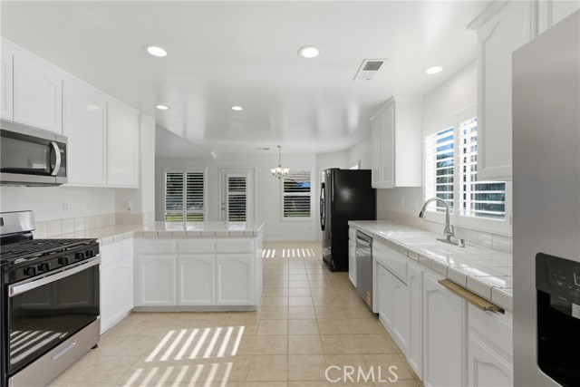 Detail Gallery Image 15 of 32 For 2306 Viso Way, Bakersfield,  CA 93313 - 3 Beds | 2 Baths