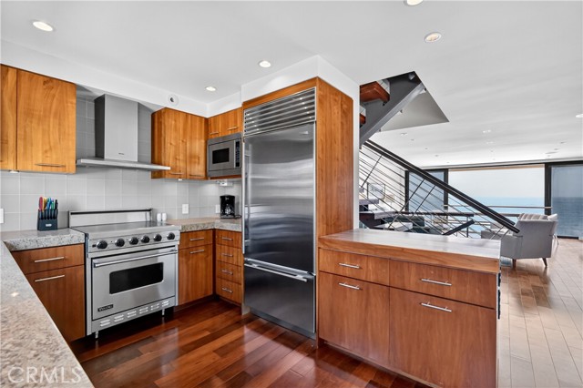 Detail Gallery Image 7 of 39 For 102 Blue Lagoon, Laguna Beach,  CA 92651 - 3 Beds | 3 Baths