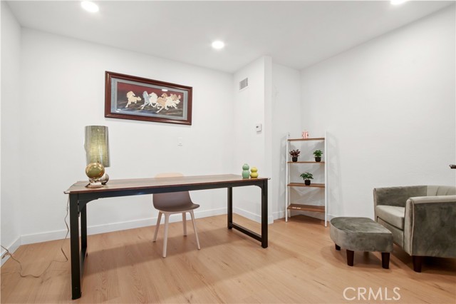 2690 Senasac Avenue, Long Beach CA: https://media.crmls.org/medias/2ecab948-b27f-4197-aa80-9d9ea33a450f.jpg