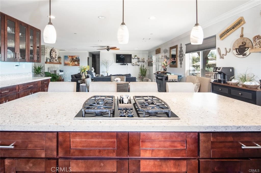 https://media.crmls.org/medias/2ecac42d-b422-4e91-b0a4-de4cb88e4f04.jpg?preset=X-Large