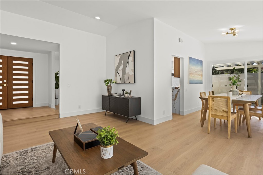 https://media.crmls.org/medias/2ecbb2f6-c0b3-4dca-b282-07107ecff510.jpg?preset=X-Large