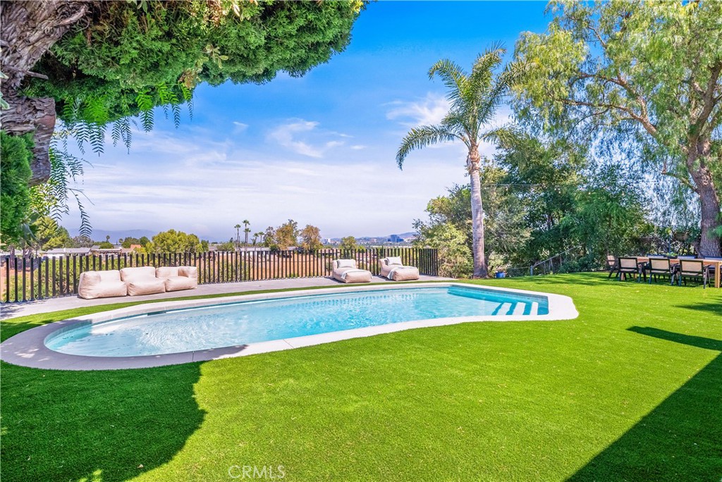 https://media.crmls.org/medias/2ecbc579-6d86-4ccf-a94d-4199d1a4749b.jpg?preset=X-Large
