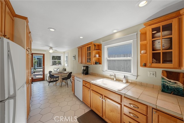 318 8th Street, Huntington Beach CA: https://media.crmls.org/medias/2ecc47f7-5e07-4a6e-a099-3940be8523c0.jpg