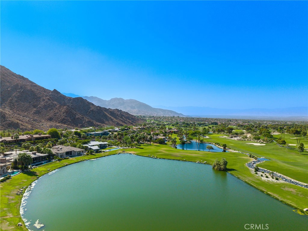 https://media.crmls.org/medias/2ecd2e91-49ed-4d36-b390-b69fe1756a5f.jpg?preset=X-Large