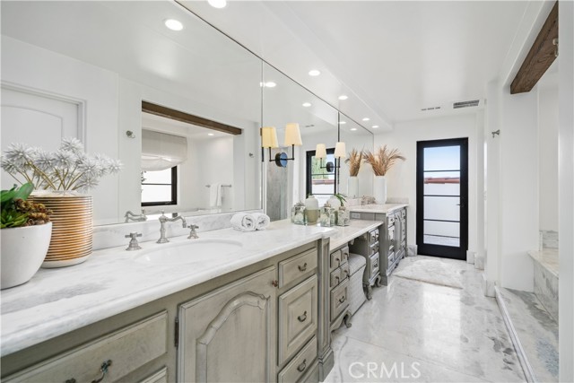 Detail Gallery Image 31 of 66 For 110 via Trieste, Newport Beach,  CA 92663 - 5 Beds | 5/1 Baths