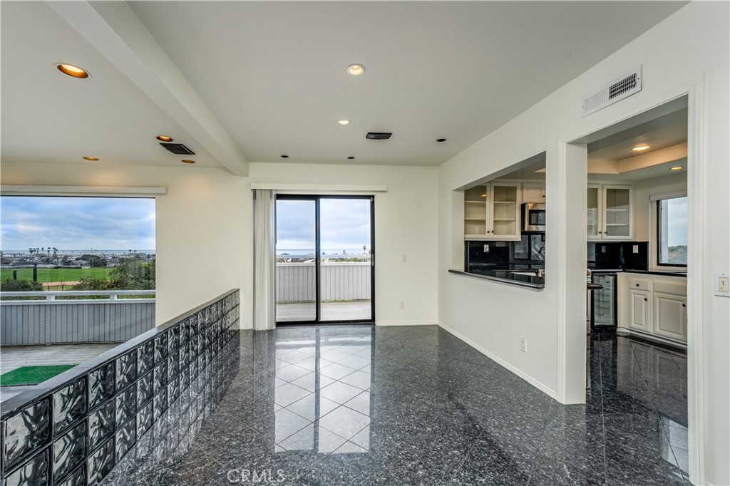 MLS #OC25258782 image #5