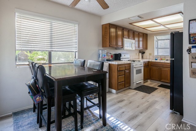 Detail Gallery Image 3 of 18 For 425 W Avenue J5 #37,  Lancaster,  CA 93534 - 2 Beds | 2 Baths