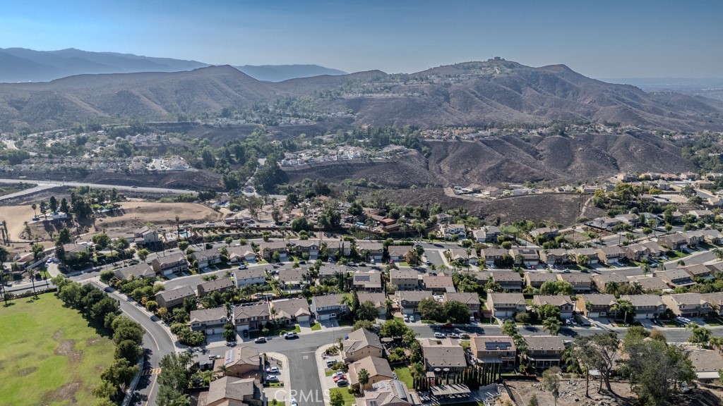 https://media.crmls.org/medias/2ecf95d8-12c3-4609-b2a6-4710a2f4f46a.jpg?preset=X-Large