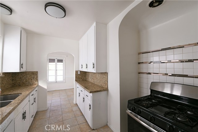 Detail Gallery Image 17 of 30 For 915 S Le Doux Rd, Los Angeles,  CA 90035 - 3 Beds | 2 Baths