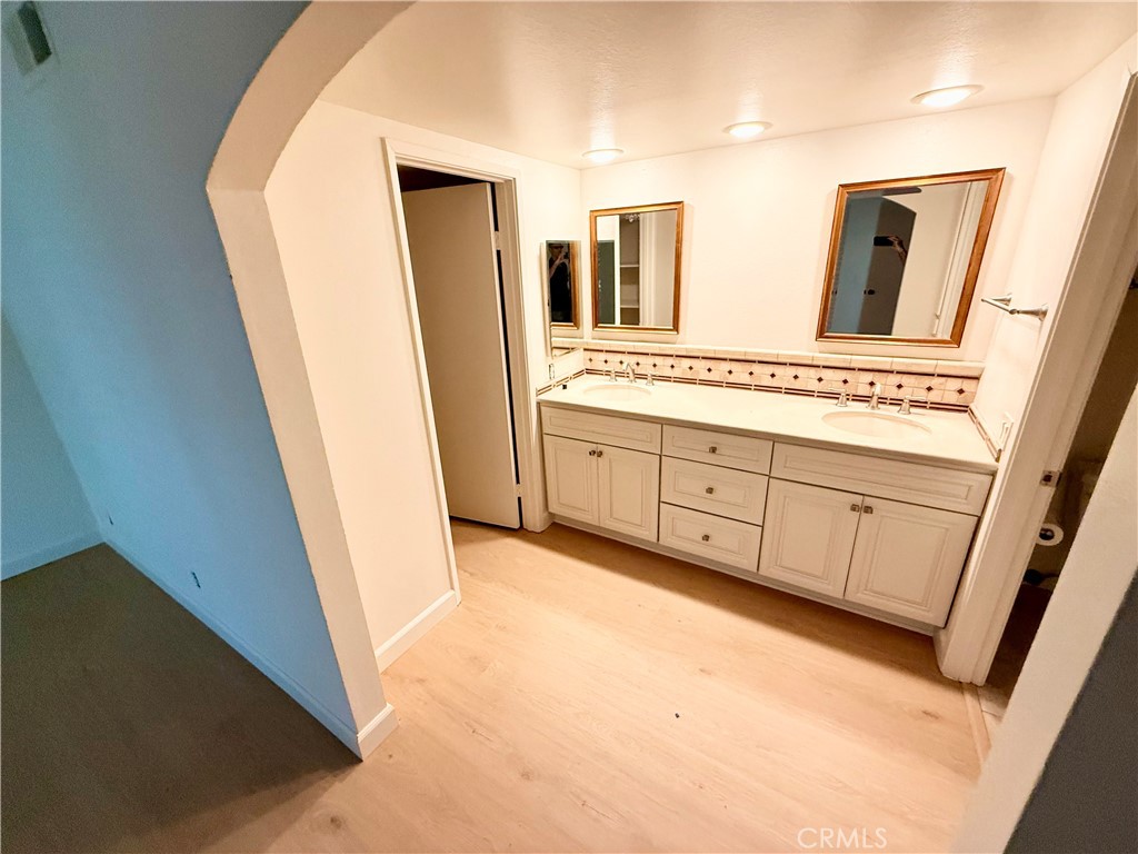 MLS #OC25251987 image #9