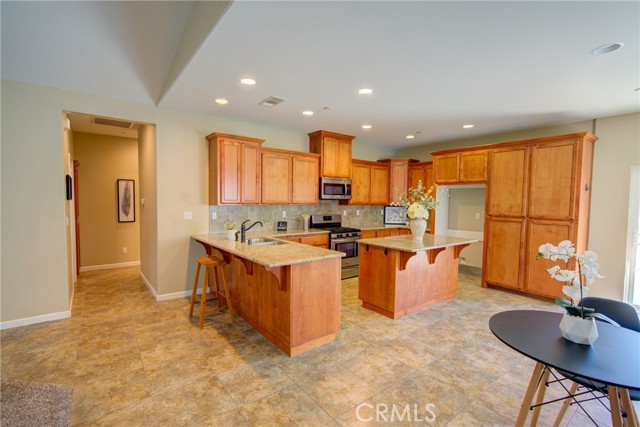 Detail Gallery Image 5 of 18 For 4032 Wood Creek Ct, Merced,  CA 95348 - 4 Beds | 2 Baths