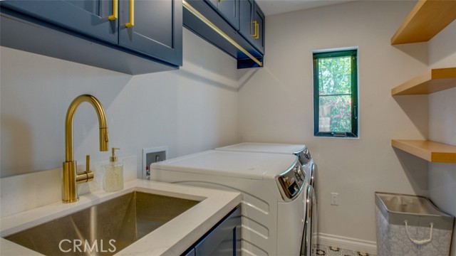 Detail Gallery Image 43 of 57 For 22914 Gershwin Dr, Woodland Hills,  CA 91364 - 5 Beds | 4/1 Baths