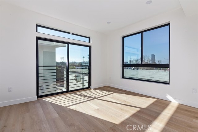 5443 1/2 Blackwelder, Los Angeles CA: https://media.crmls.org/medias/2ed24320-3f7f-4e6f-9fab-1899933c672f.jpg
