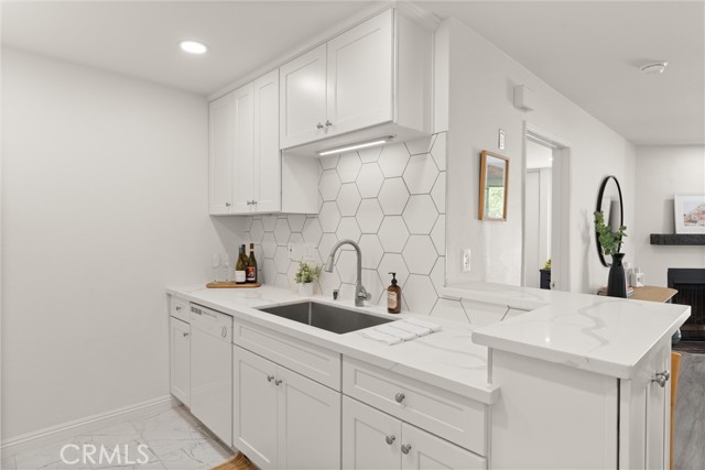 4210 Via Arbolada, Los Angeles CA: https://media.crmls.org/medias/2ed2db65-4a6c-4cf6-846f-89969f8b3d1b.jpg