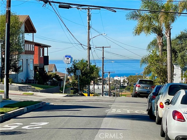 Detail Gallery Image 2 of 23 For 1021 9th St, Hermosa Beach,  CA 90254 - 3 Beds | 2 Baths