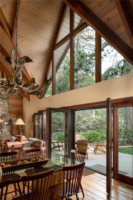 942 Lake Edge, Lake Arrowhead, CA 92352