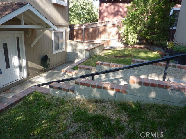 Detail Gallery Image 3 of 38 For 23739 Hillside Drive, Crestline,  CA 92325 - 4 Beds | 2/1 Baths