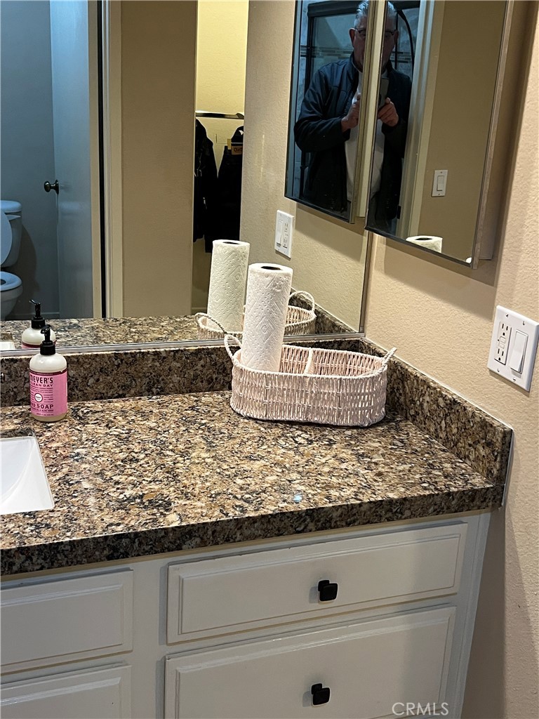 https://media.crmls.org/medias/2ed46a08-03a6-4e81-b234-cf5d21bff7b7.jpg?preset=X-Large