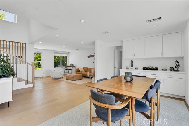 23241 Aetna Street, Woodland Hills CA: https://media.crmls.org/medias/2ed54c54-e8cd-41a4-ba8b-1282ae200ccb.jpg