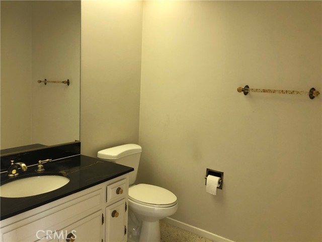 14687 Deervale Place, Sherman Oaks CA: https://media.crmls.org/medias/2ed59f66-1eda-401a-af4c-371136104f0d.jpg