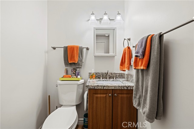 Detail Gallery Image 22 of 41 For 19160 Avenue of the Oaks #B,  Newhall,  CA 91321 - 2 Beds | 1 Baths