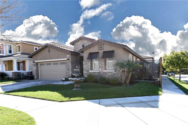 16945 Green Ash St, Fontana, CA 92337