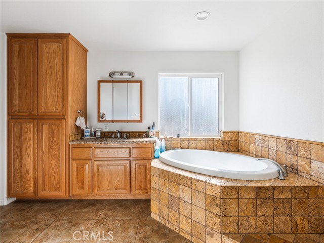 Detail Gallery Image 60 of 73 For 13850 Nightshade Rd, Apple Valley,  CA 92307 - 5 Beds | 5 Baths