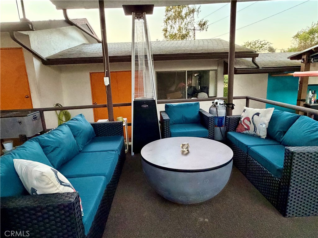 https://media.crmls.org/medias/2ed8521e-ed28-4c74-b167-22b7112059bd.jpg?preset=X-Large