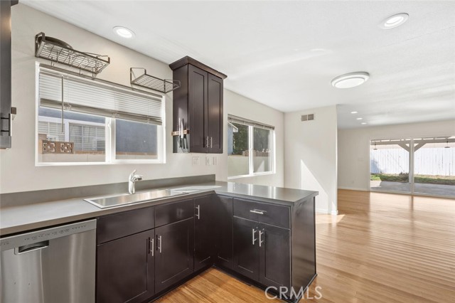 Detail Gallery Image 9 of 24 For 27418 Arriola Ave, Saugus,  CA 91350 - 4 Beds | 2 Baths
