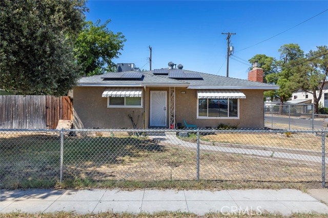 Detail Gallery Image 1 of 1 For 4149 E Cortland Ave, Fresno,  CA 93726 - 3 Beds | 3 Baths