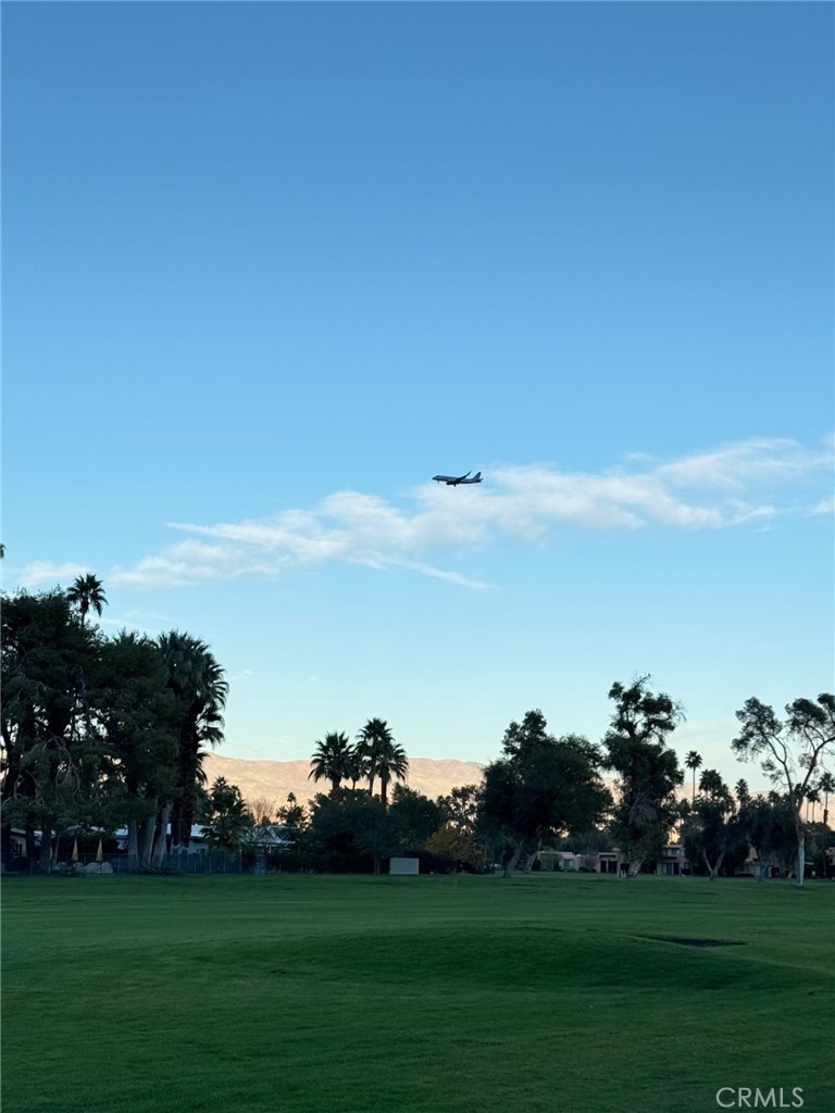 https://media.crmls.org/medias/2ed9c289-3a96-437e-aead-6f9b94805103.jpg?preset=X-Large