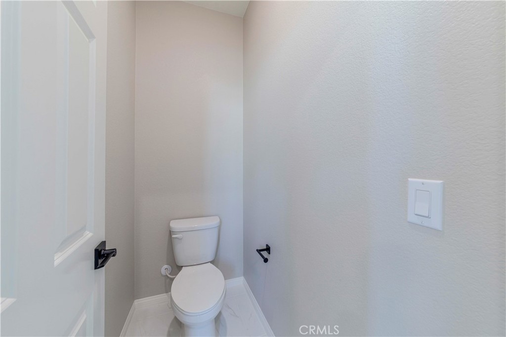 https://media.crmls.org/medias/2edaa71f-c02a-47e0-bd35-d3938a0350ea.jpg?preset=X-Large