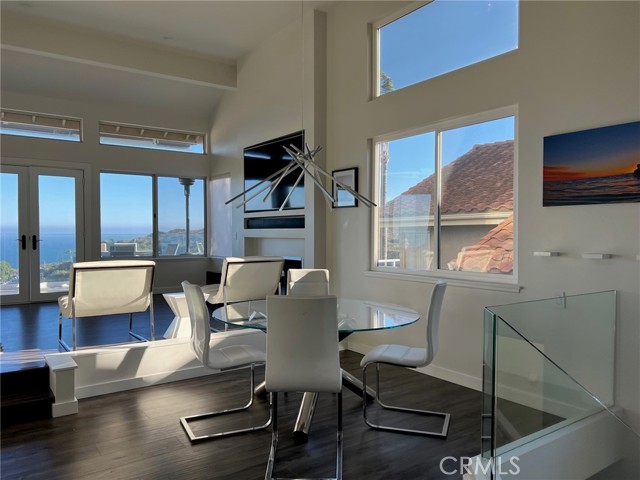 87 Palm Beach Court, Dana Point CA: https://media.crmls.org/medias/2edae338-be25-438e-a173-068987e63058.jpg