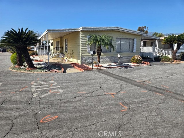 Detail Gallery Image 3 of 5 For 840 E Foothill, Azusa,  CA 91702 - 2 Beds | 5 Baths