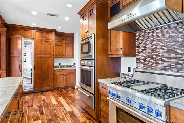 Detail Gallery Image 8 of 39 For 1944 W Lullaby Ln, Anaheim,  CA 92804 - 3 Beds | 2/1 Baths