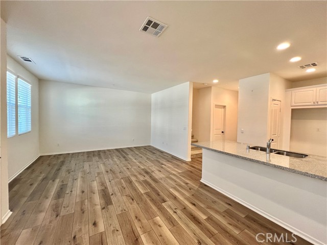 Detail Gallery Image 2 of 20 For 3275 E Midsummer Privado #4,  Ontario,  CA 91762 - 3 Beds | 2/1 Baths