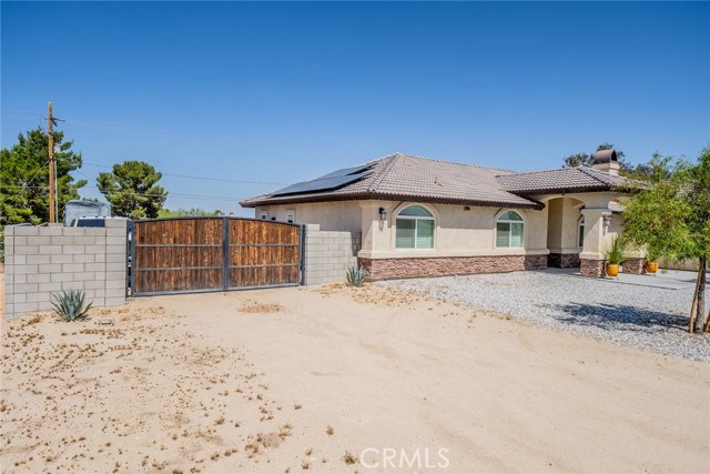 13546 Rincon Road, Apple Valley CA: https://media.crmls.org/medias/2edc9a07-6c51-4b28-abab-3dc66e664fe8.jpg