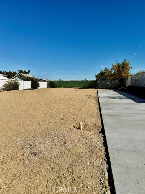 Detail Gallery Image 10 of 11 For 14005 Victoria Dr, Victorville,  CA 92395 - – Beds | – Baths