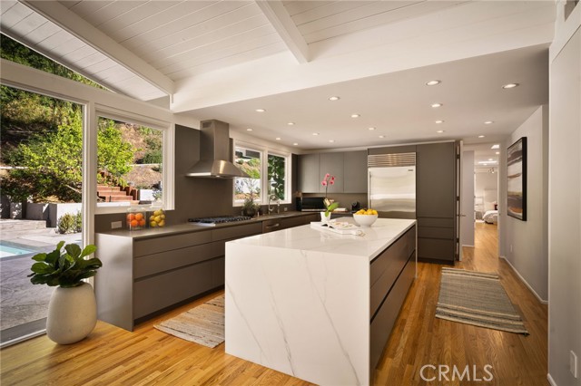 Detail Gallery Image 9 of 51 For 4750 Poe Ave, Woodland Hills,  CA 91364 - 4 Beds | 4 Baths
