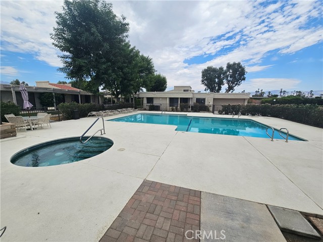 Detail Gallery Image 7 of 10 For 280 via Reneca, Palm Desert,  CA 92260 - 2 Beds | 2 Baths