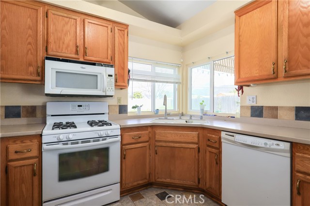 Detail Gallery Image 10 of 29 For 35388 Emerald Ct, Yucaipa,  CA 92399 - 3 Beds | 2 Baths