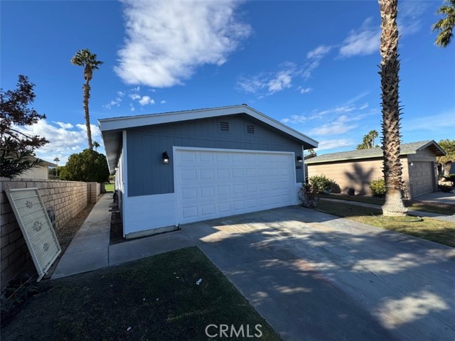 Detail Gallery Image 1 of 13 For 34951 Surrey Way, Thousand Palms,  CA 92276 - 2 Beds | 2 Baths