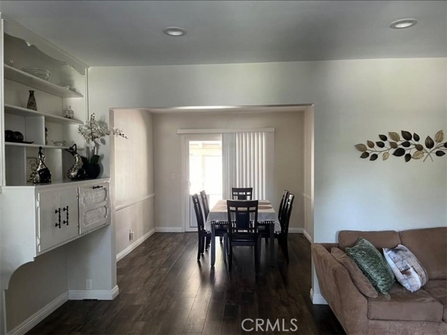18221 Gresham Street, Northridge CA: https://media.crmls.org/medias/2edf1535-94ba-414e-9445-ab86da908604.jpg