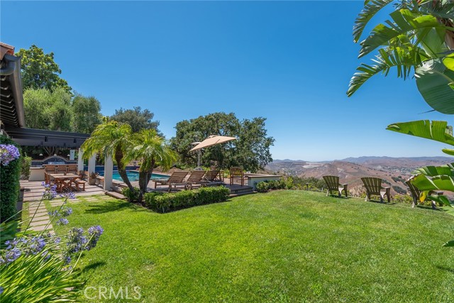 25551 Prado De Las Flores, Calabasas CA: https://media.crmls.org/medias/2ee0d7cf-86ee-4ee9-8b0a-73fe788ecca0.jpg