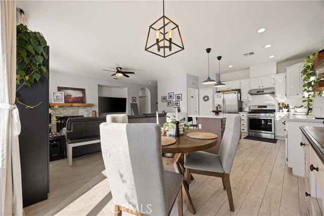 Detail Gallery Image 9 of 50 For 15592 Red Oak, Victorville,  CA 92394 - 3 Beds | 2 Baths