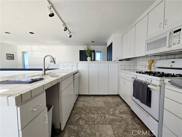 Detail Gallery Image 15 of 38 For 14800 Navarro, Manchester,  CA 95459 - 4 Beds | 3 Baths