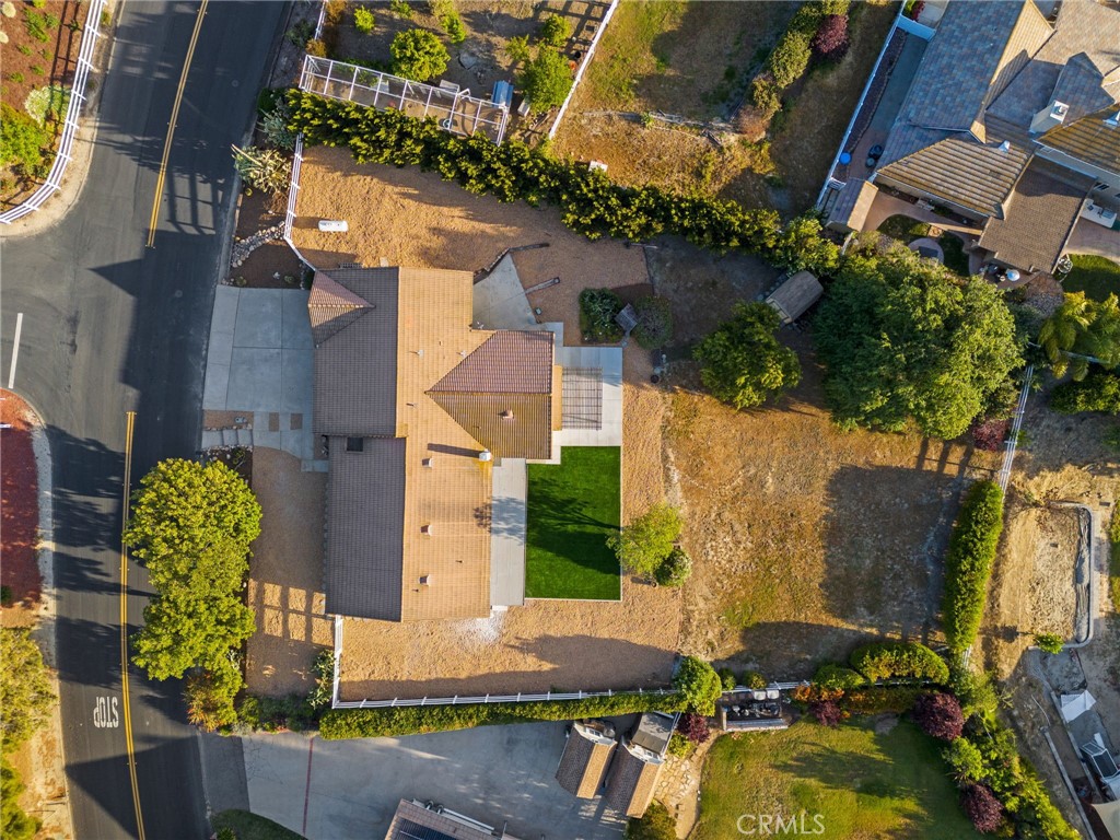 https://media.crmls.org/medias/2ee1df46-3dfa-48a4-bb1d-164d3318d851.jpg?preset=X-Large