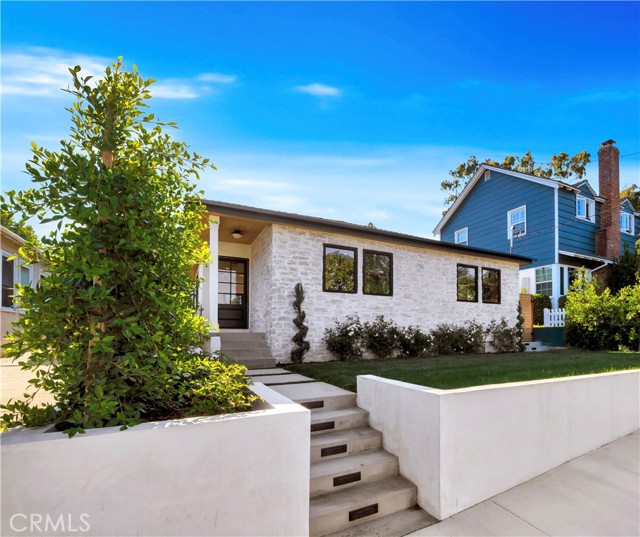 2605 N Poinsettia Avenue, Manhattan Beach CA: https://media.crmls.org/medias/2ee247f8-3df1-4dfc-864c-0f853259f6af.jpg